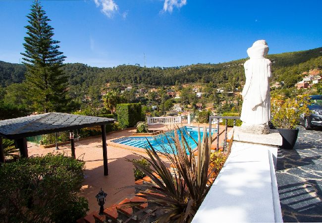 Villa in Torrelles de Llobregat - Mountain escape w/ amazing views just 25km to BCN! Villa in Torrelles de Llobregat - Mountain escape w/ amazing views just 25km to BCN!