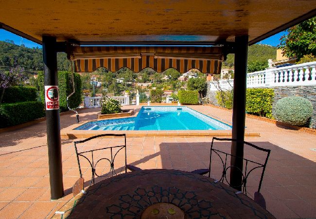 Villa in Torrelles de Llobregat - Mountain escape w/ amazing views just 25km to BCN! Villa in Torrelles de Llobregat - Mountain escape w/ amazing views just 25km to BCN!