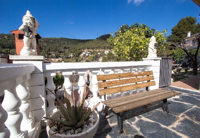 Villa in Torrelles de Llobregat - Mountain escape w/ amazing views just 25km to BCN! Villa in Torrelles de Llobregat - Mountain escape w/ amazing views just 25km to BCN!