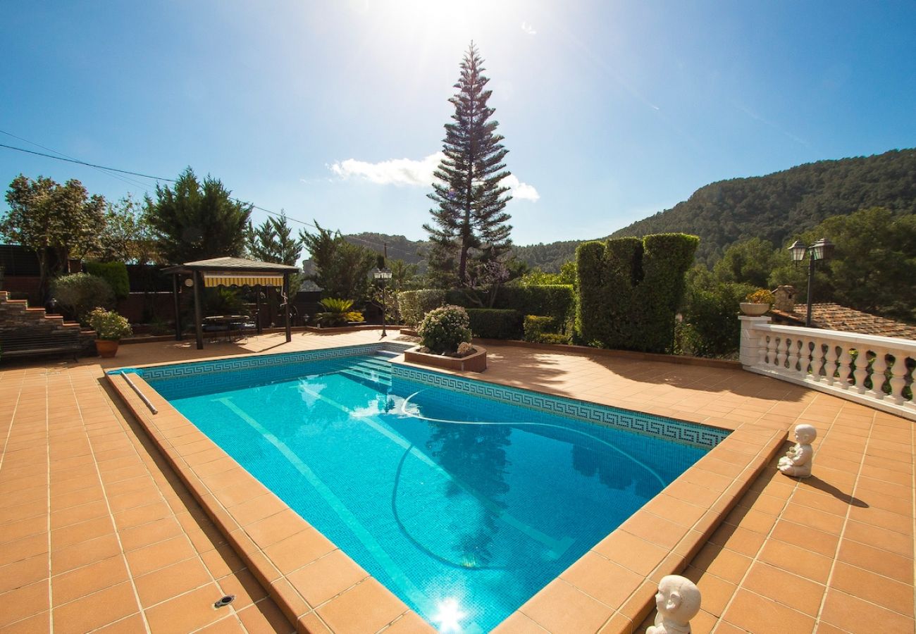 Villa in Torrelles de Llobregat - Mountain escape w/ amazing views just 25km to BCN!