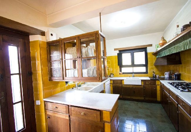 Villa in Castellar del Vallés - Heavenly Haven for 16 pax - 30km from Barcelona! Villa in Castellar del Vallés - Heavenly Haven for 16 pax - 30km from Barcelona!