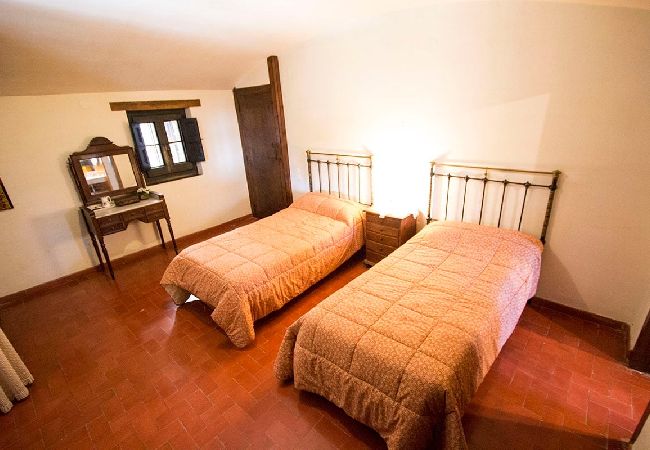 Villa in Castellar del Vallés - Heavenly Haven for 16 pax - 30km from Barcelona! Villa in Castellar del Vallés - Heavenly Haven for 16 pax - 30km from Barcelona!