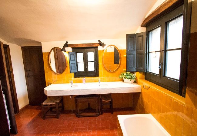 Villa in Castellar del Vallés - Heavenly Haven for 16 pax - 30km from Barcelona! Villa in Castellar del Vallés - Heavenly Haven for 16 pax - 30km from Barcelona!