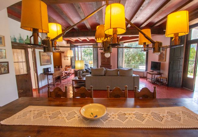 Villa in Castellar del Vallés - Heavenly Haven for 16 pax - 30km from Barcelona! Villa in Castellar del Vallés - Heavenly Haven for 16 pax - 30km from Barcelona!
