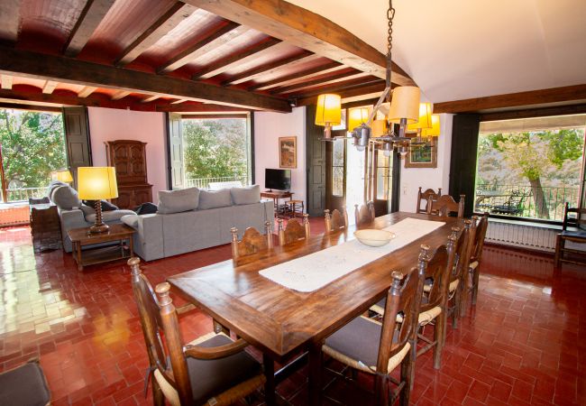 Villa in Castellar del Vallés - Heavenly Haven for 16 pax - 30km from Barcelona! Villa in Castellar del Vallés - Heavenly Haven for 16 pax - 30km from Barcelona!