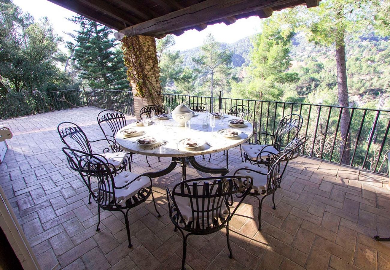 Villa in Castellar del Vallés - Heavenly Haven for 16 pax - 30km from Barcelona!