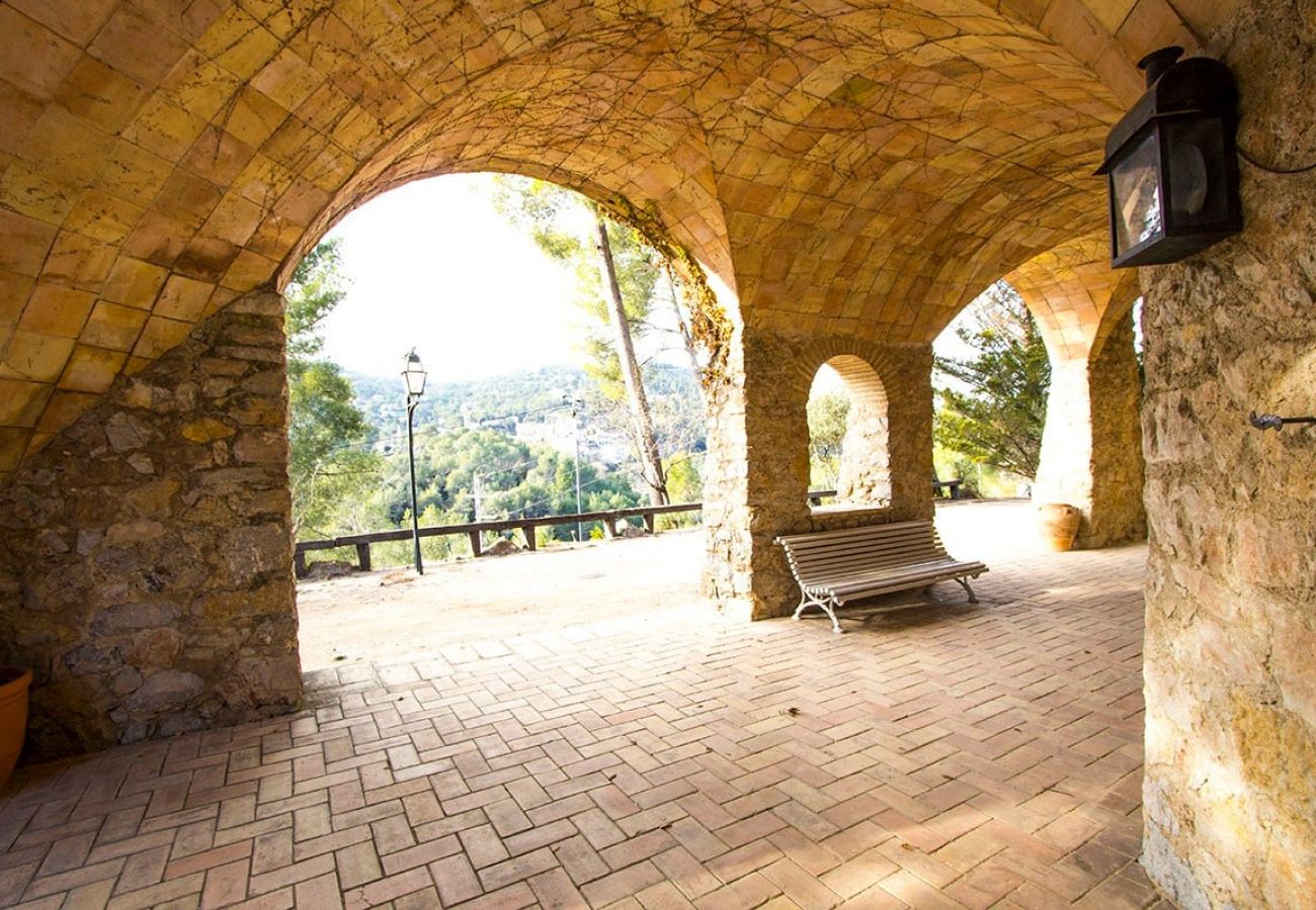 Villa in Castellar del Vallés - Heavenly Haven for 16 pax - 30km from Barcelona!