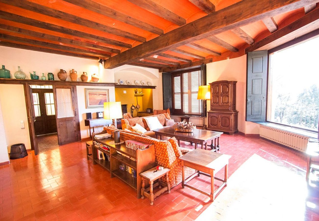 Villa in Castellar del Vallés - Heavenly Haven for 16 pax - 30km from Barcelona!