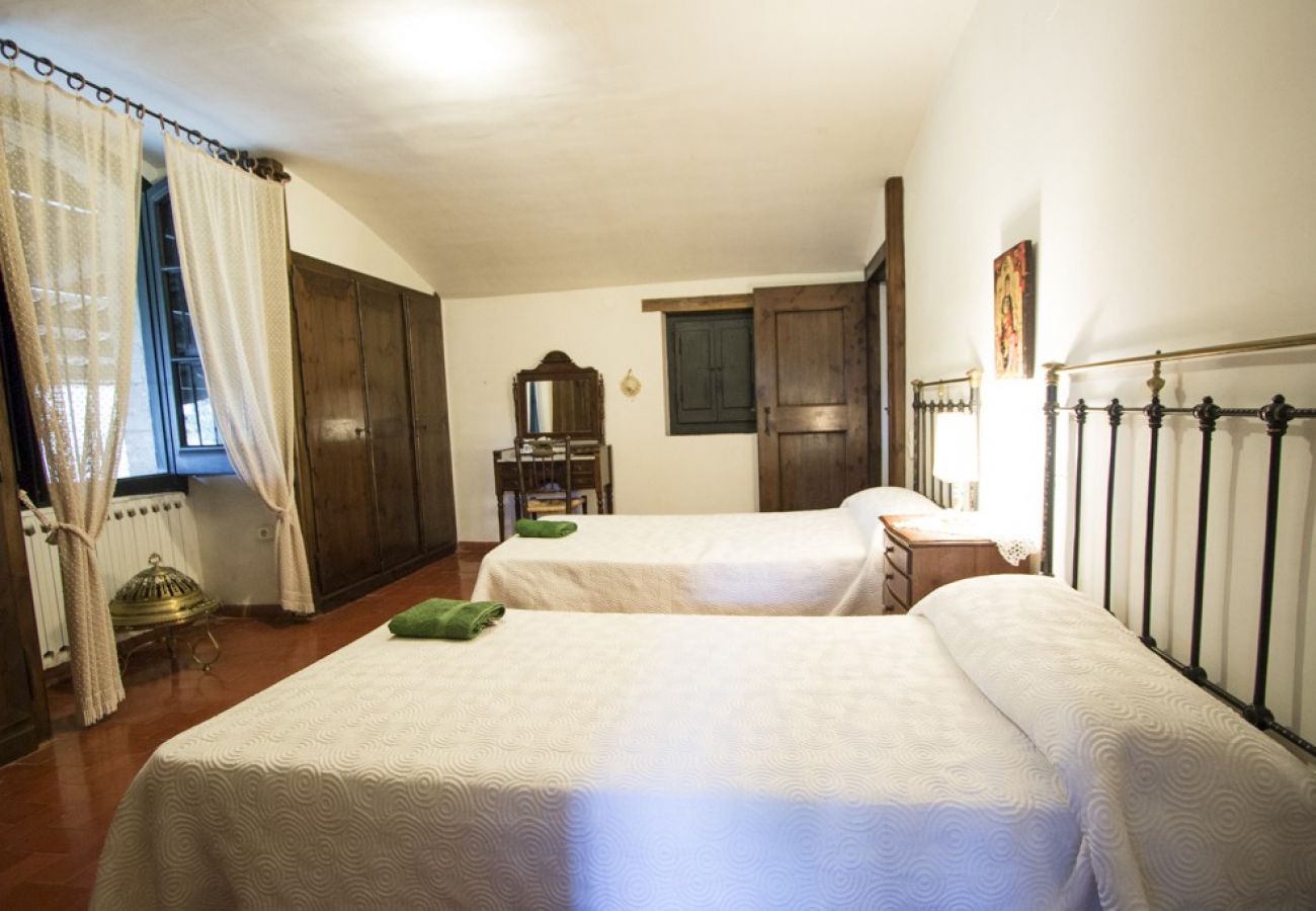 Villa in Castellar del Vallés - Heavenly Haven for 16 pax - 30km from Barcelona!