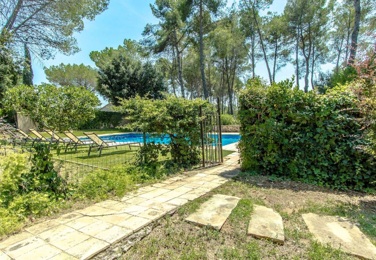 Villa in Castellar del Vallés - Heavenly Haven for 16 pax - 30km from Barcelona!