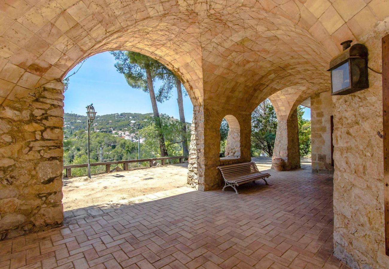 Villa in Castellar del Vallés - Heavenly Haven for 16 pax - 30km from Barcelona!