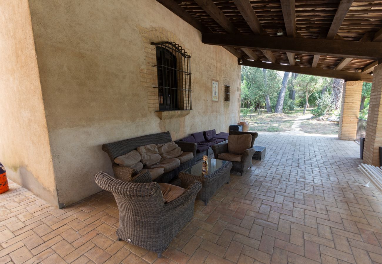 Villa in Castellar del Vallés - Heavenly Haven for 16 pax - 30km from Barcelona!