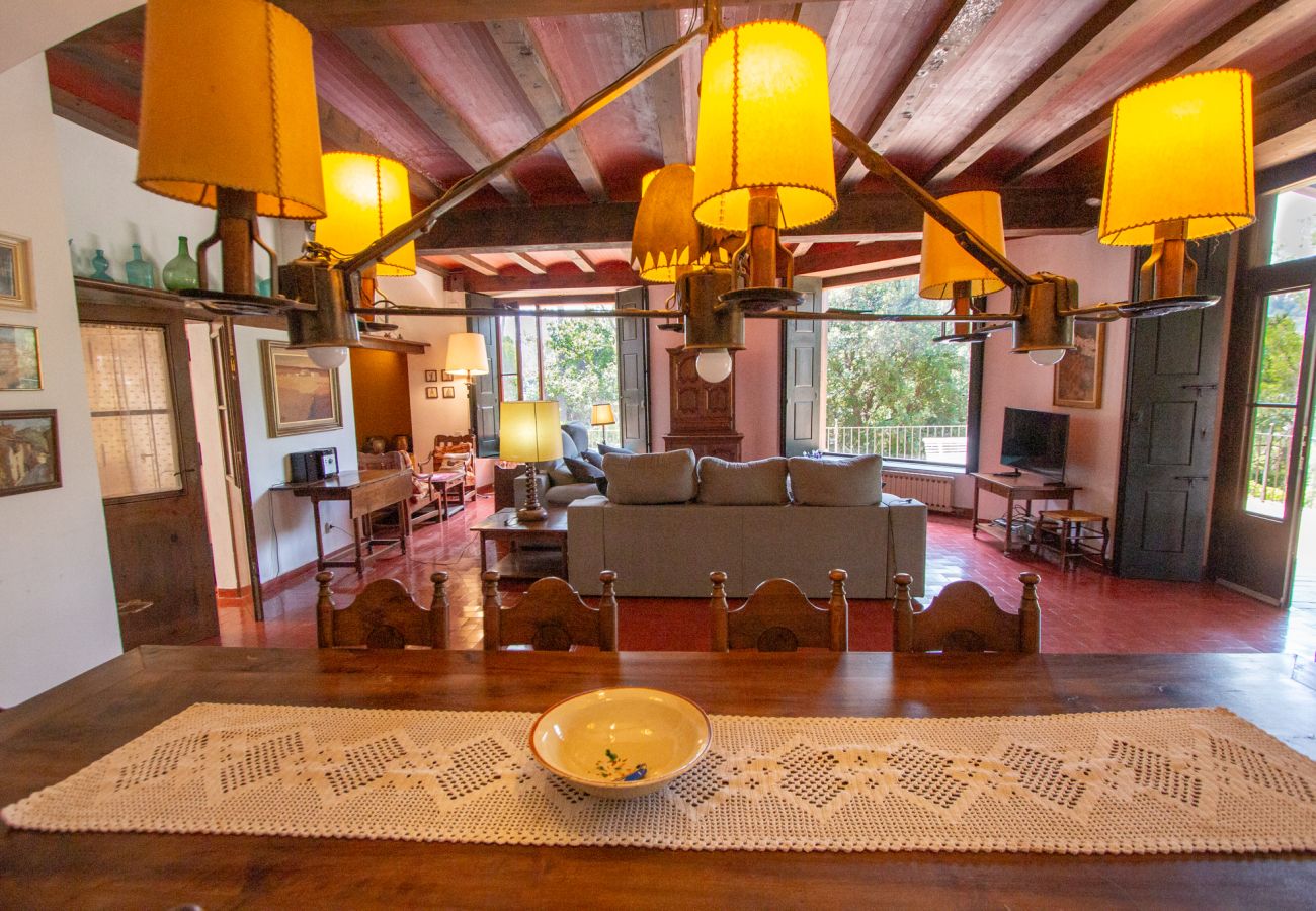 Villa in Castellar del Vallés - Heavenly Haven for 16 pax - 30km from Barcelona!
