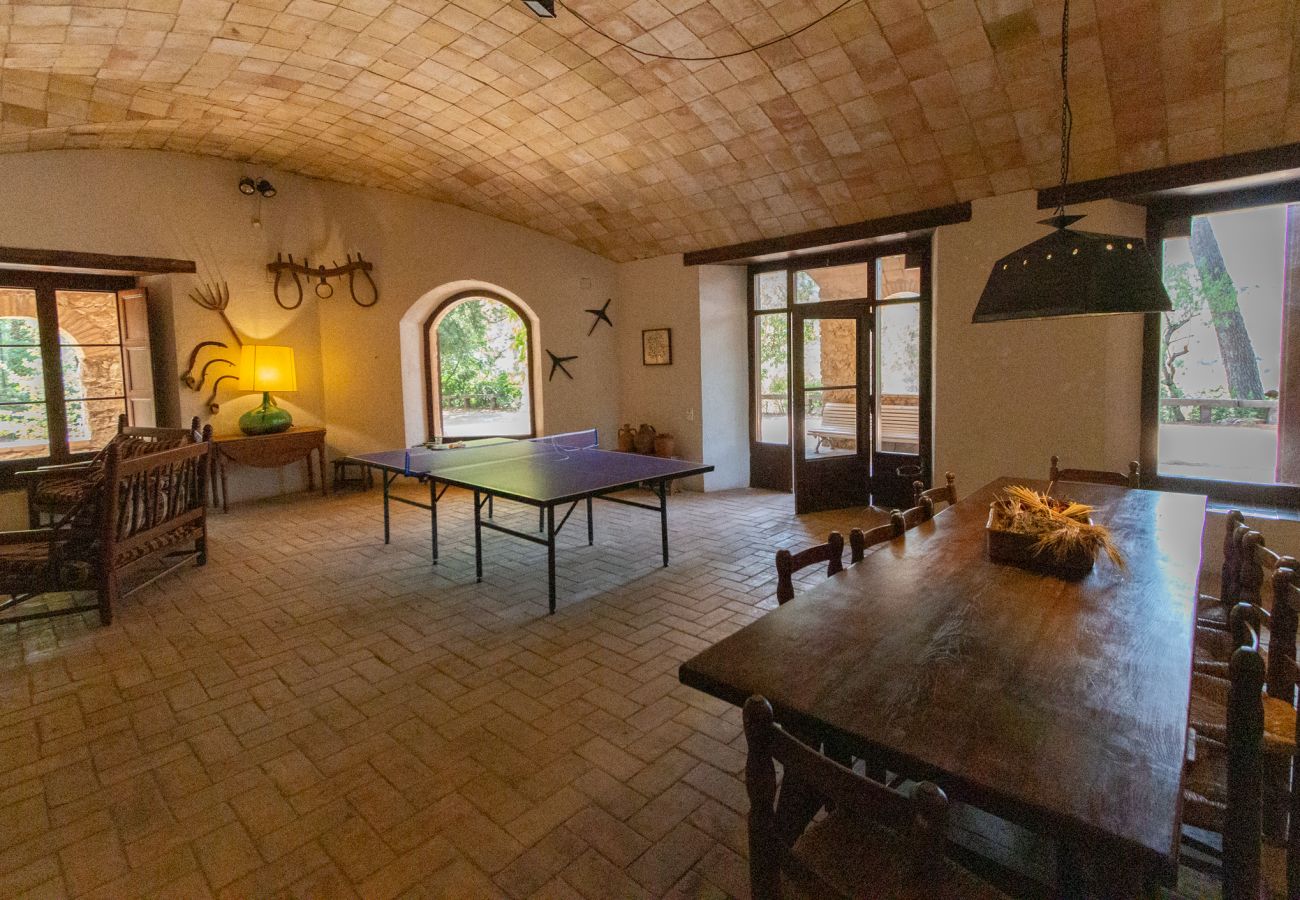 Villa in Castellar del Vallés - Heavenly Haven for 16 pax - 30km from Barcelona!
