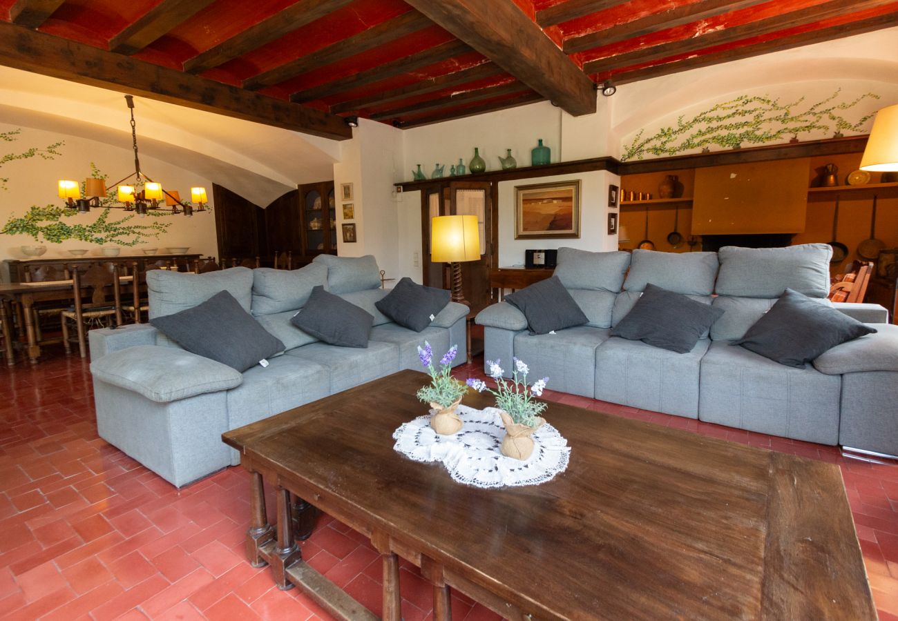 Villa in Castellar del Vallés - Heavenly Haven for 16 pax - 30km from Barcelona!