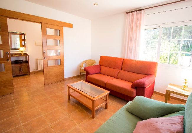 Villa in Sils - Villa Sils: Tranquil Costa Brava Retreat with private suite!