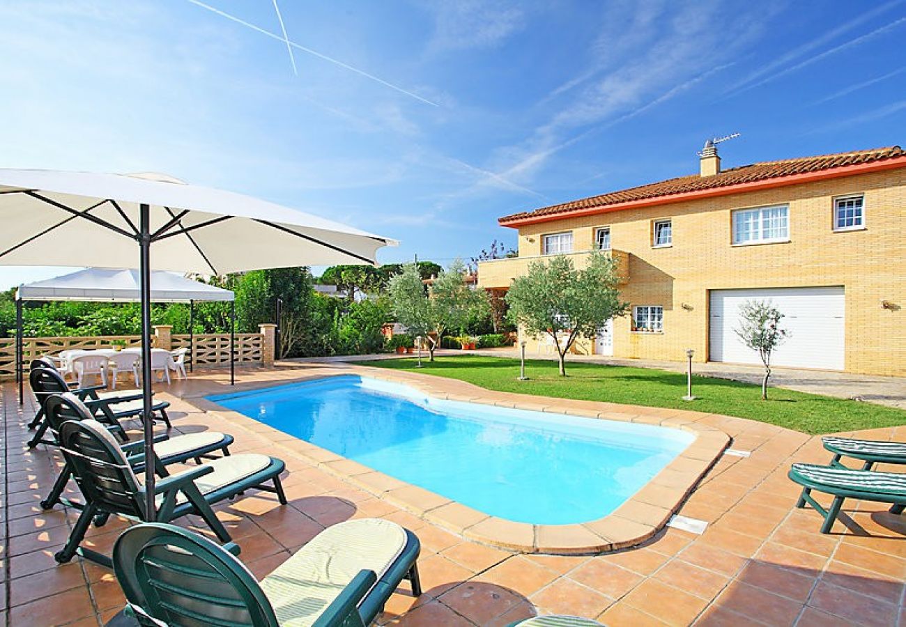 Villa in Sils - Tranquil Costa Brava Retreat with private suite!