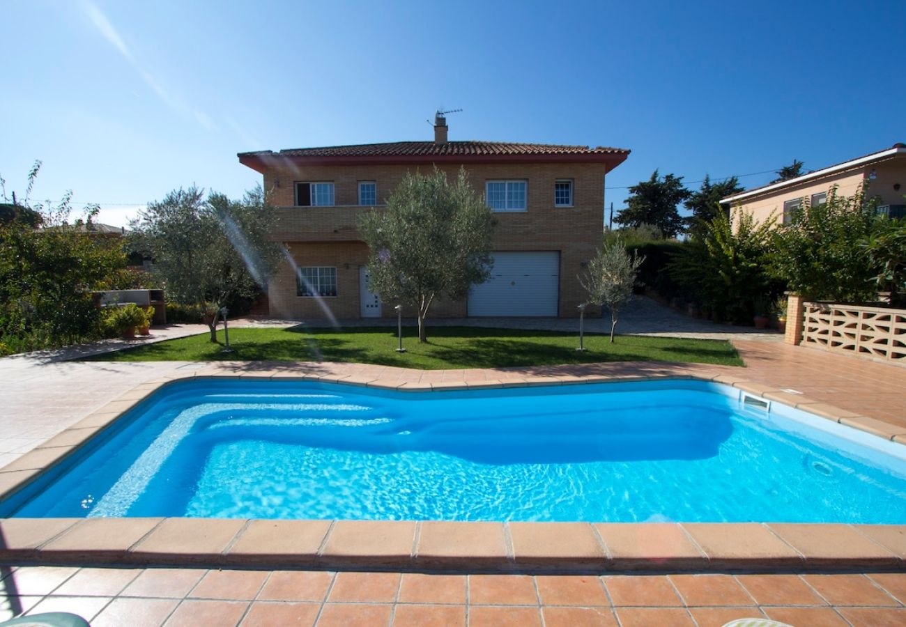 Villa in Sils - Tranquil Costa Brava Retreat with private suite!