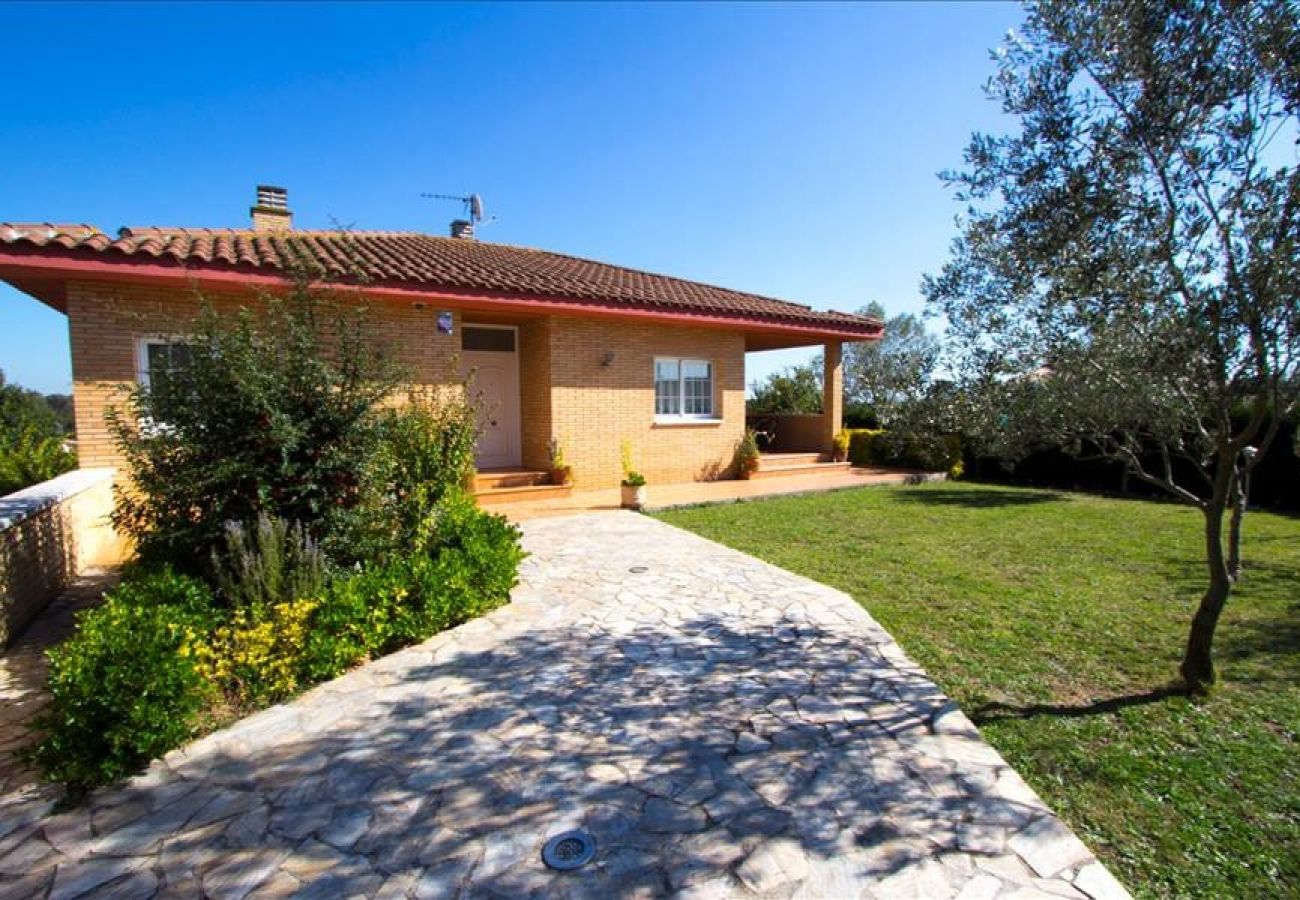 Villa in Sils - Tranquil Costa Brava Retreat with private suite!