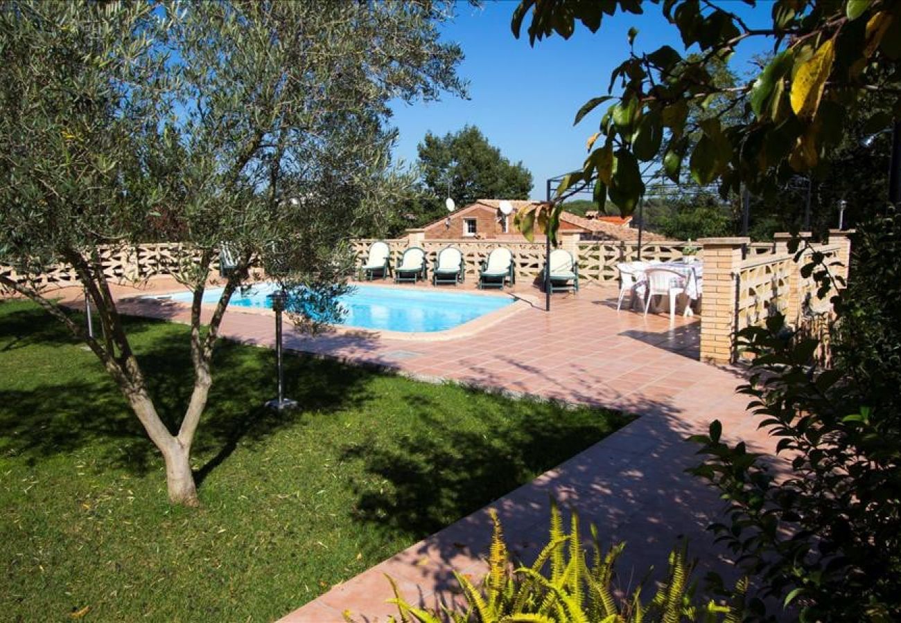 Villa in Sils - Tranquil Costa Brava Retreat with private suite!