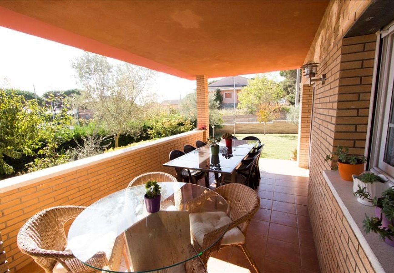 Villa in Sils - Tranquil Costa Brava Retreat with private suite!