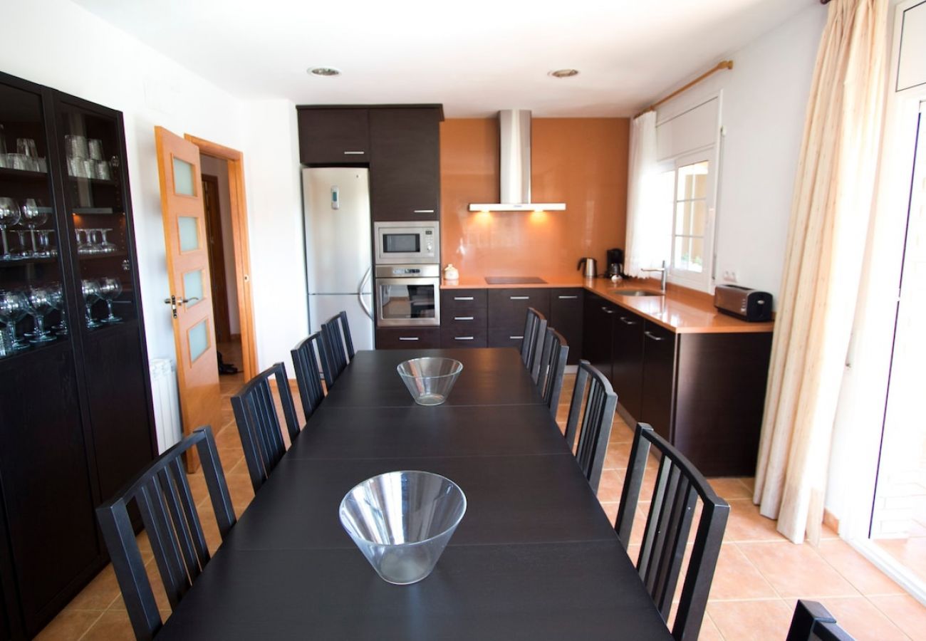 Villa in Sils - Tranquil Costa Brava Retreat with private suite!
