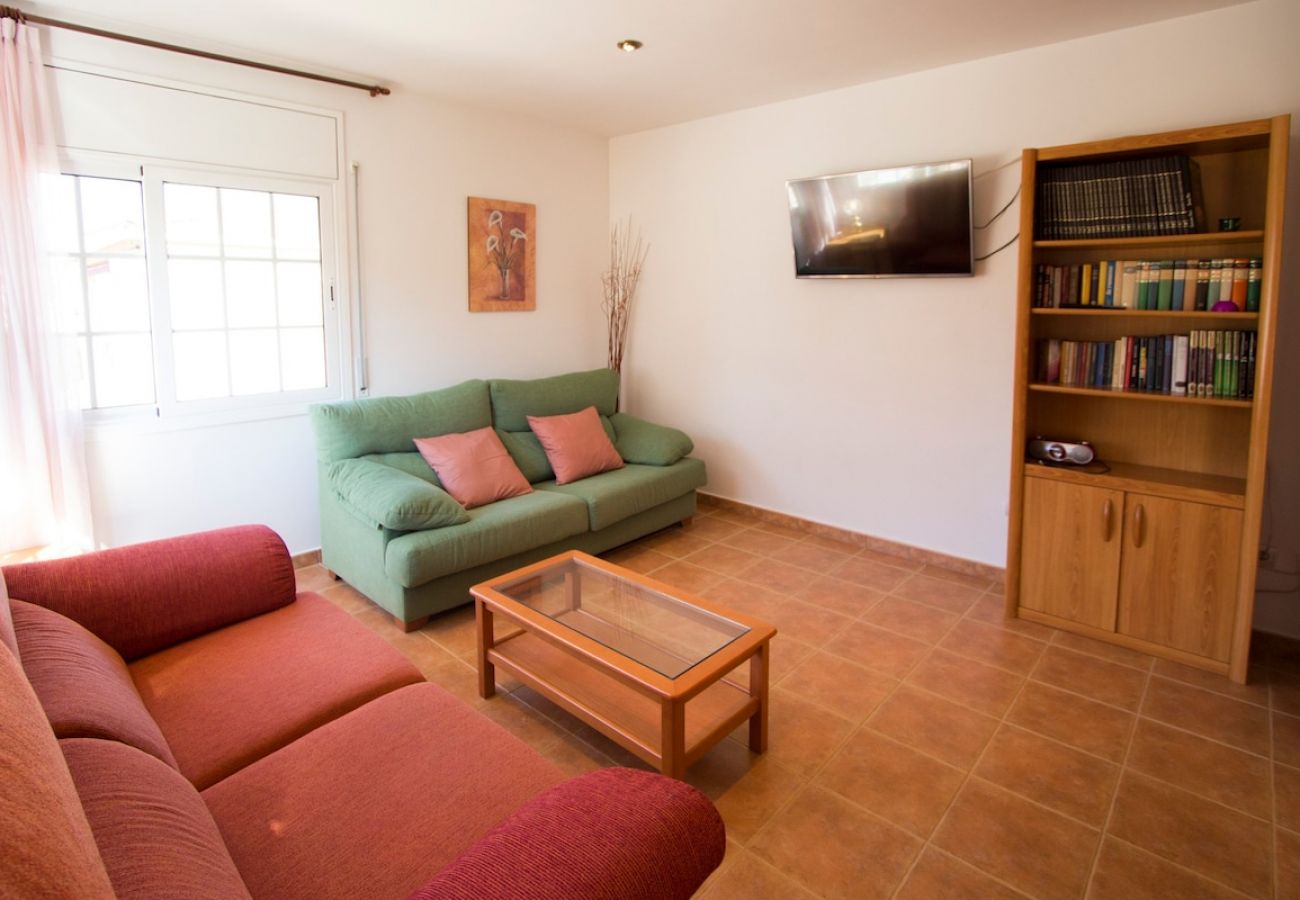 Villa in Sils - Tranquil Costa Brava Retreat with private suite!