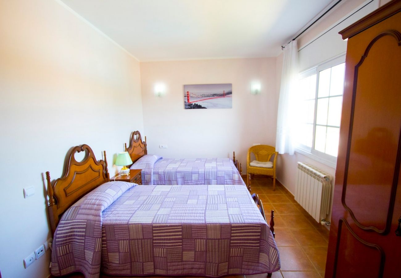 Villa in Sils - Tranquil Costa Brava Retreat with private suite!