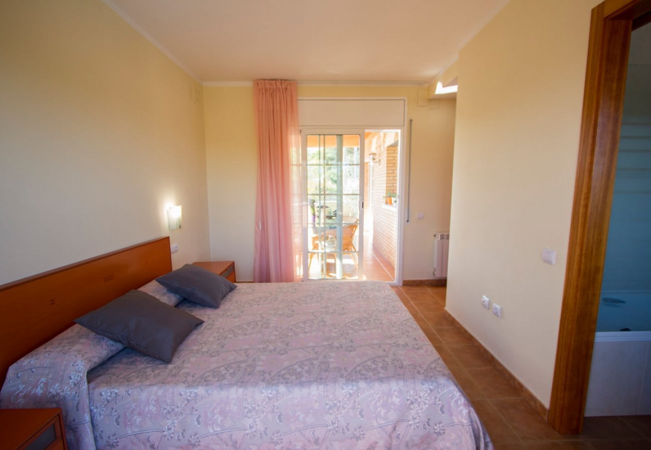 Villa in Sils - Tranquil Costa Brava Retreat with private suite!