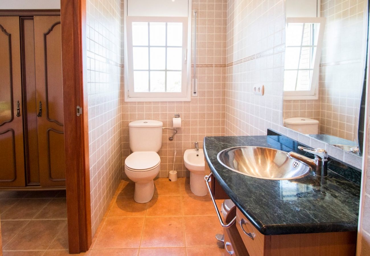 Villa in Sils - Tranquil Costa Brava Retreat with private suite!