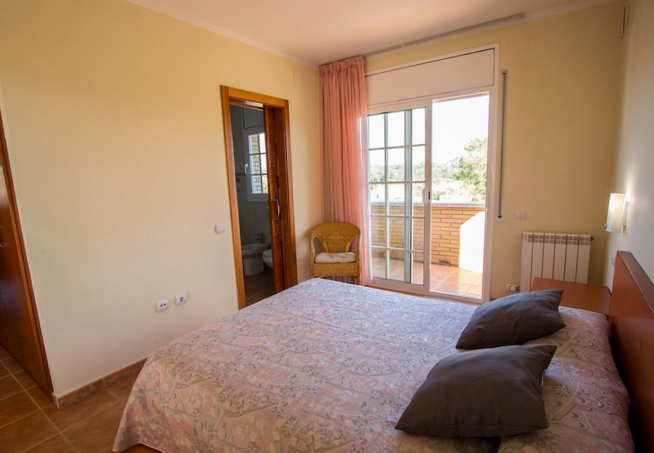 Villa in Sils - Tranquil Costa Brava Retreat with private suite!