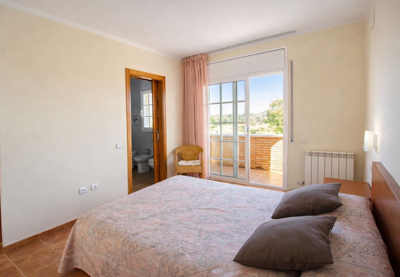 Villa in Sils - Tranquil Costa Brava Retreat with private suite!