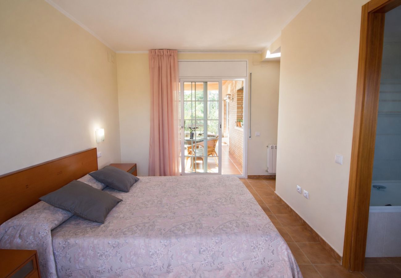 Villa in Sils - Tranquil Costa Brava Retreat with private suite!