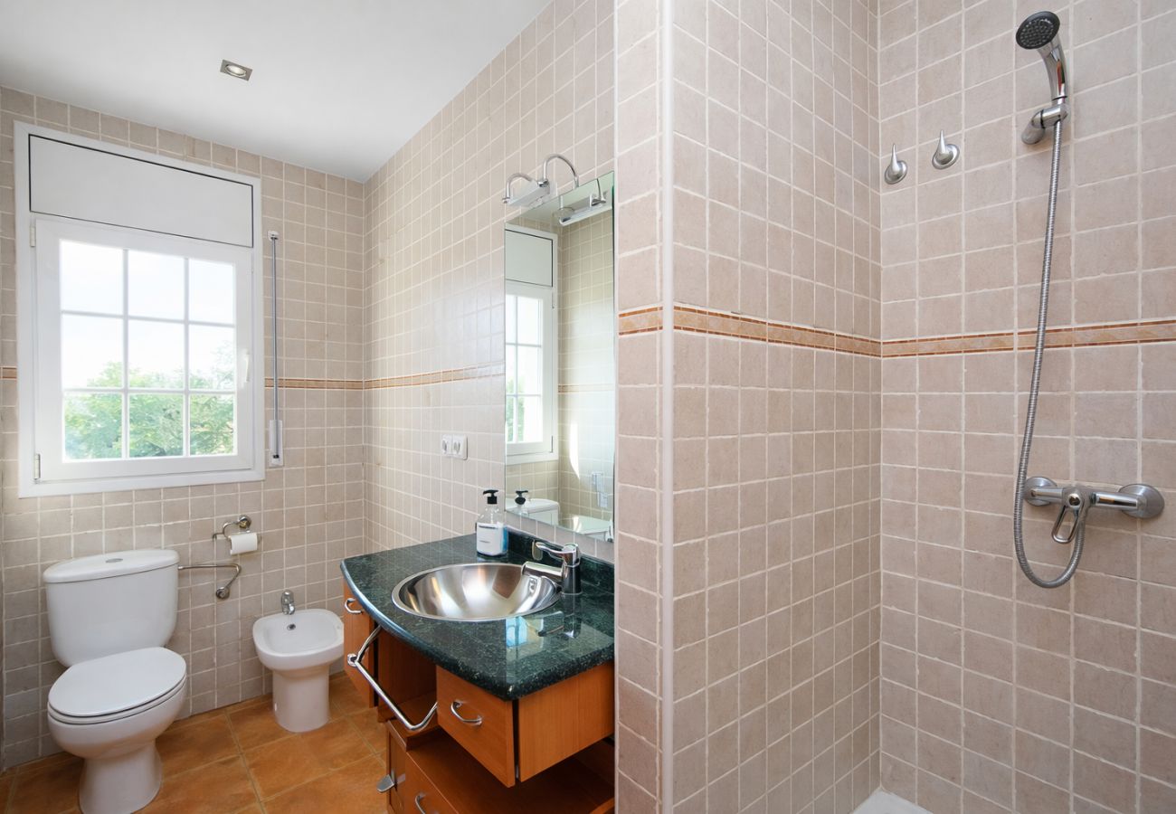 Villa in Sils - Tranquil Costa Brava Retreat with private suite!