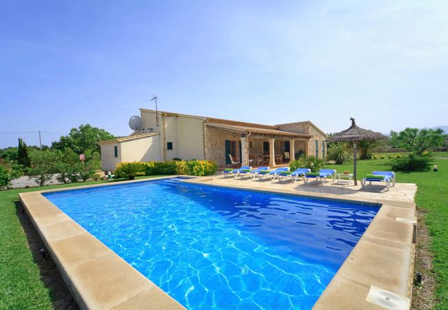 Villa in Pollensa / Pollença -  Charming villa w/ pool walking distance to beach!