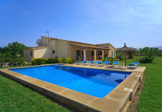 Villa in Pollensa / Pollença -  Charming villa w/ pool walking distance to beach!