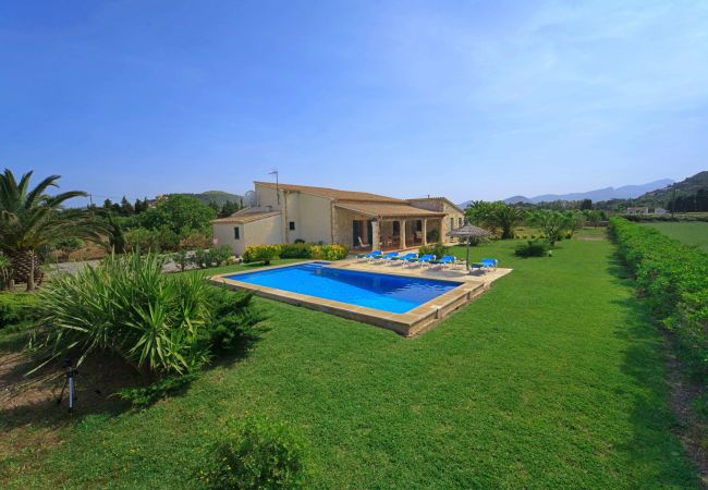 Villa in Pollensa / Pollença -  Charming villa w/ pool walking distance to beach!