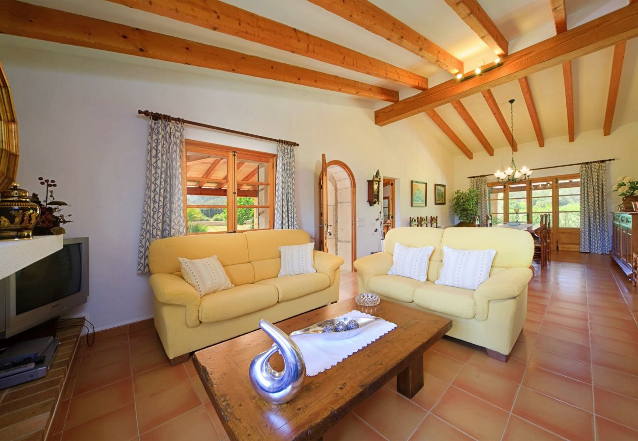 Villa in Pollensa / Pollença -  Charming villa w/ pool walking distance to beach!