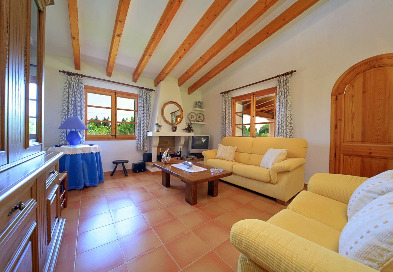 Villa in Pollensa / Pollença -  Charming villa w/ pool walking distance to beach!