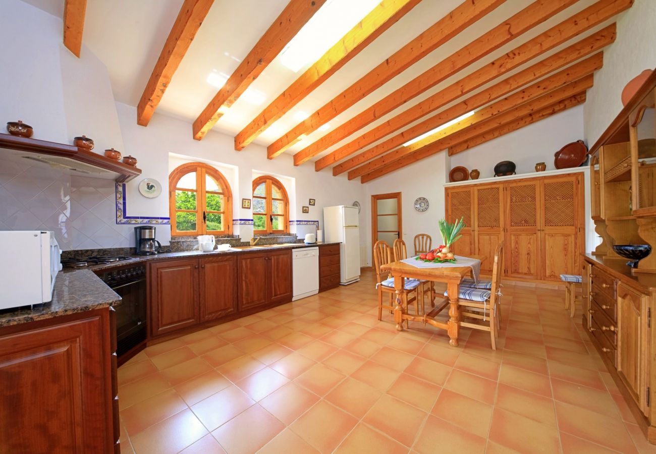 Villa in Pollensa / Pollença -  Charming villa w/ pool walking distance to beach!