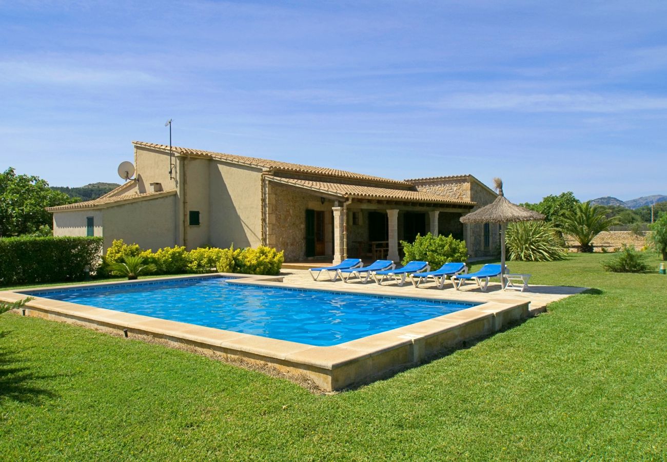 Villa in Pollensa / Pollença -  Charming villa w/ pool walking distance to beach!