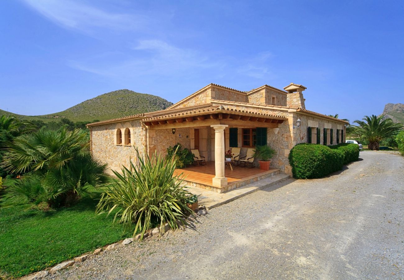 Villa in Pollensa / Pollença -  Charming villa w/ pool walking distance to beach!