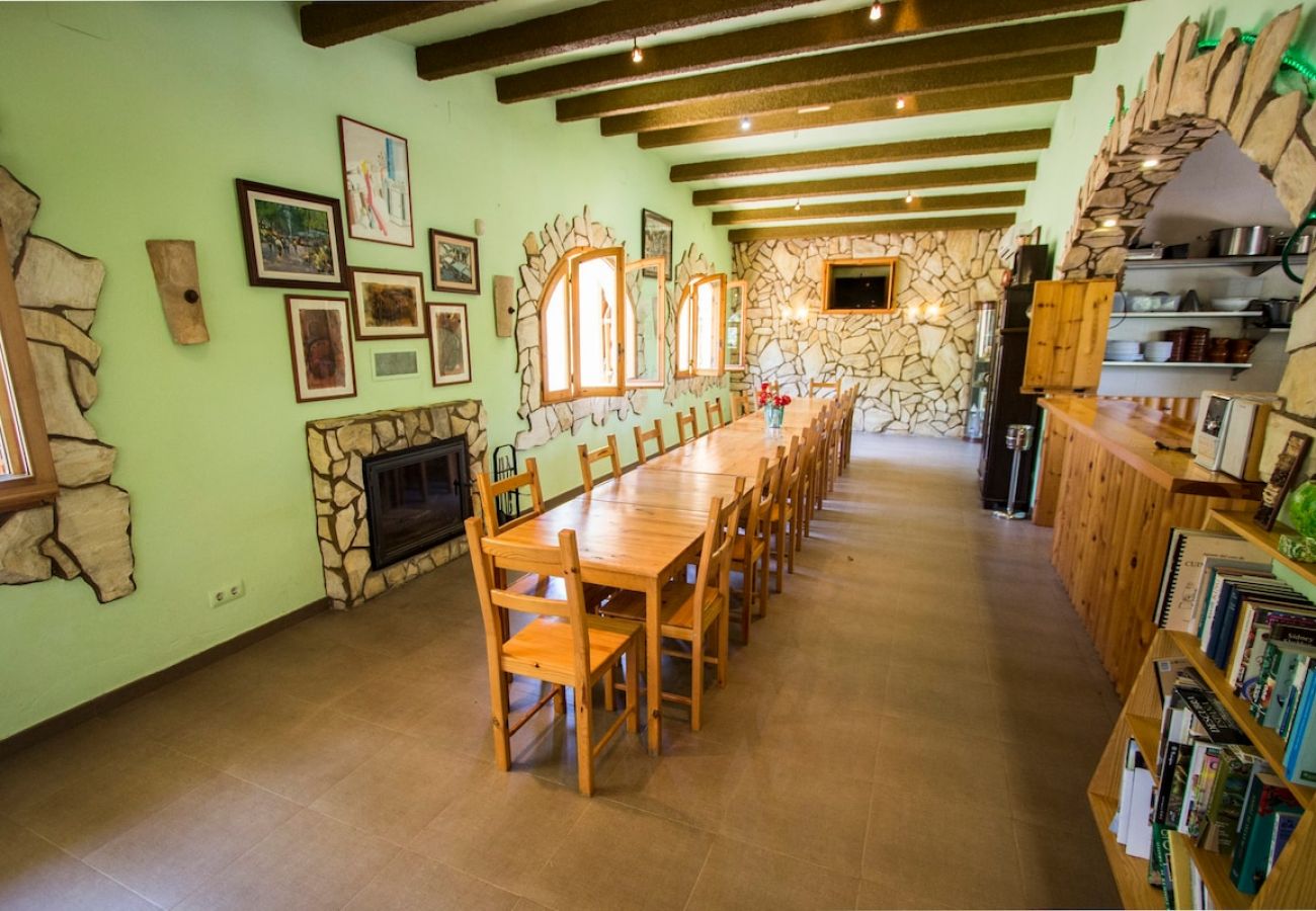 Villa in La Riera de Gaià - Rural Costa Dorada for 26 - 10km to beach!