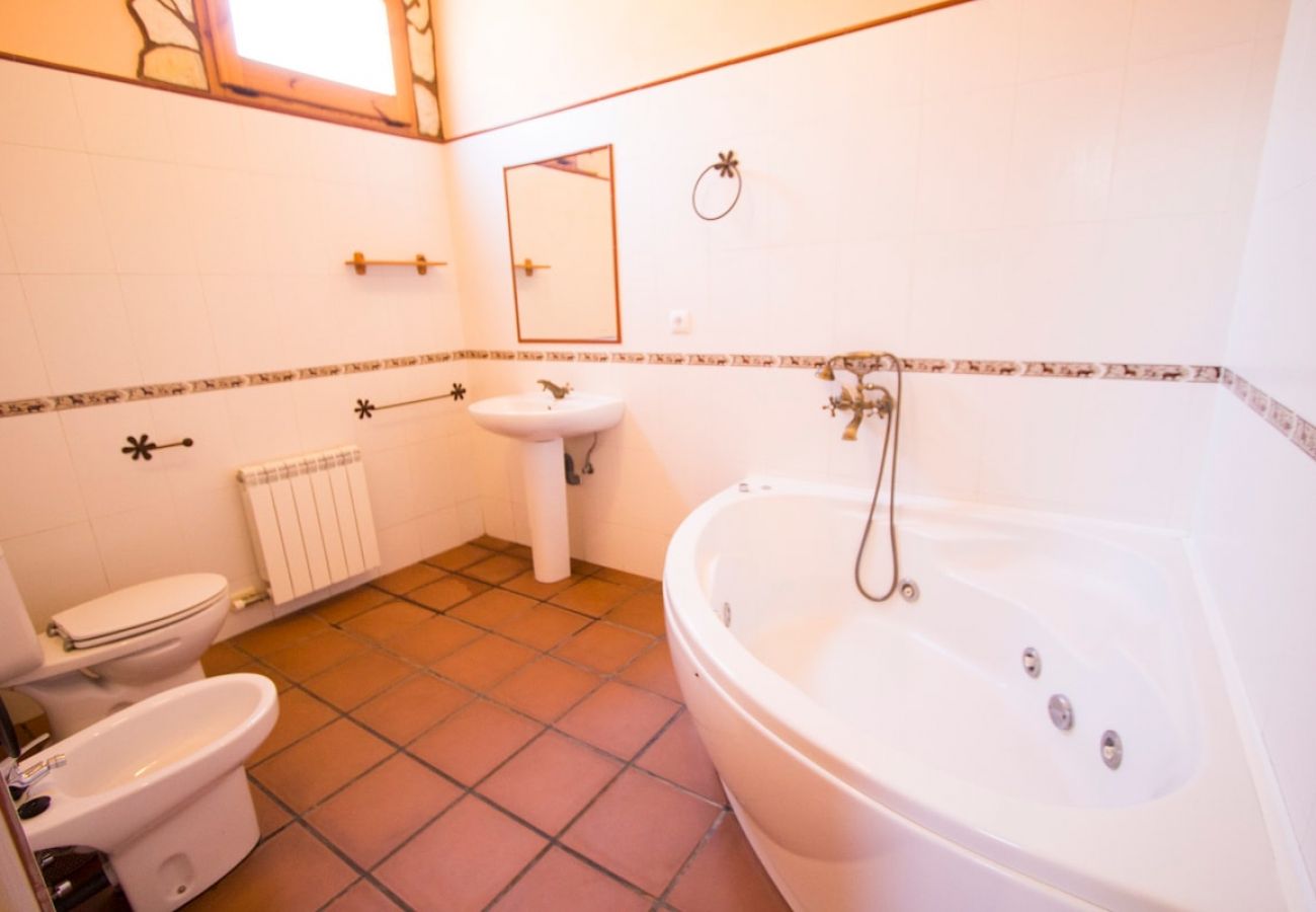 Villa in La Riera de Gaià - Rural Costa Dorada for 26 - 10km to beach!