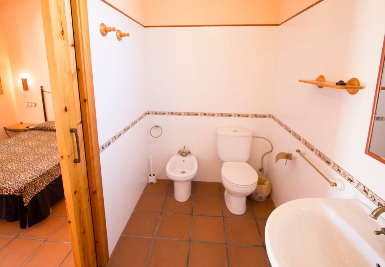 Villa in La Riera de Gaià - Rural Costa Dorada for 26 - 10km to beach!