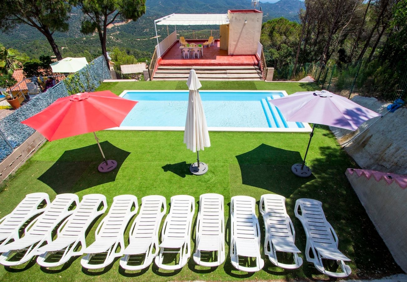 Villa in Lloret de Mar - Fun and Frolic in Lloret del Mar 3.5km to beach!