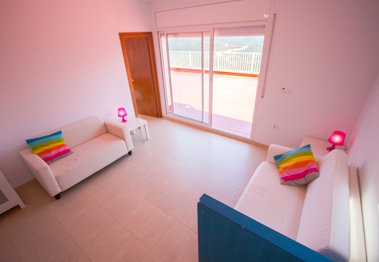 Villa in Lloret de Mar - Fun and Frolic in Lloret del Mar 3.5km to beach!