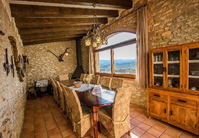 Villa in La Bisbal del Penedés - Captivating Villa in the Vineyards close to Sitges Villa in La Bisbal del Penedés - Captivating Villa in the Vineyards close to Sitges