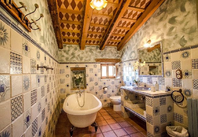 Villa in La Bisbal del Penedés - Captivating Villa in the Vineyards close to Sitges Villa in La Bisbal del Penedés - Captivating Villa in the Vineyards close to Sitges