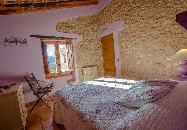 Villa in La Bisbal del Penedés - Captivating Villa in the Vineyards close to Sitges Villa in La Bisbal del Penedés - Captivating Villa in the Vineyards close to Sitges